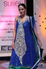 Model walk the ramp for Archana Kocchar and other designer showcase Summer Brides at SRETPC show on 3rd March 2012 (104).JPG